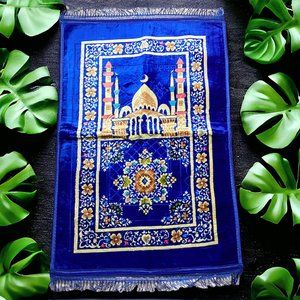 Traditional Design for Islamic Worship: Soft and Comfortable Prayer Mat